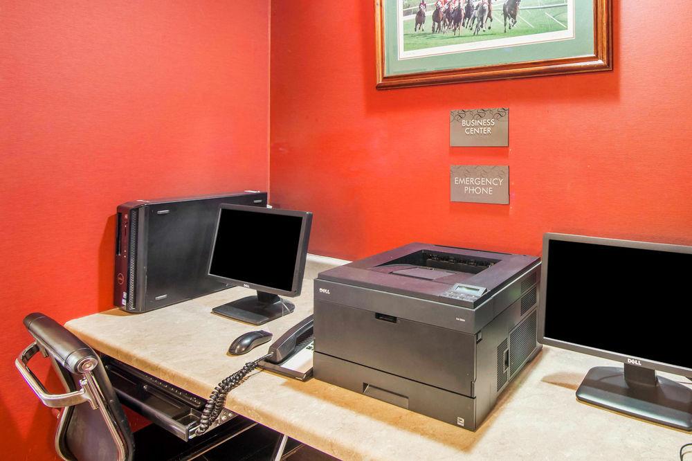 Comfort Suites Keeneland Lexington Bagian luar foto