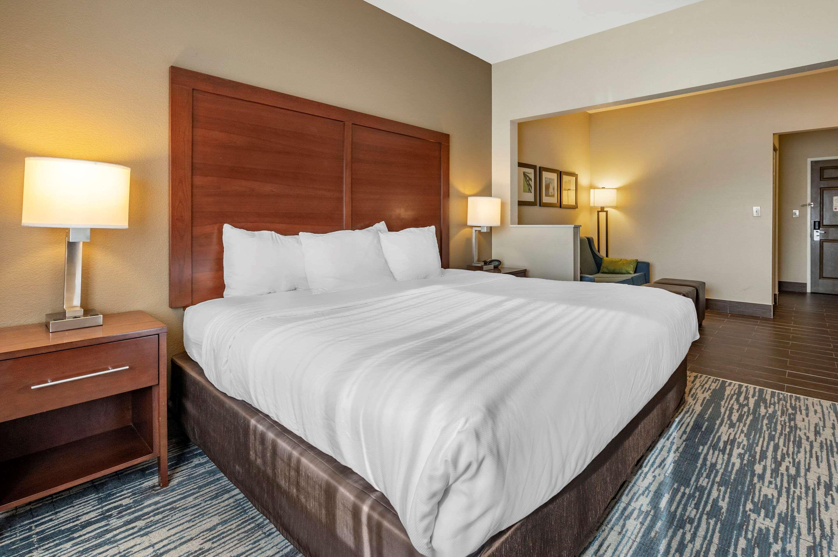 Comfort Suites Keeneland Lexington Bagian luar foto