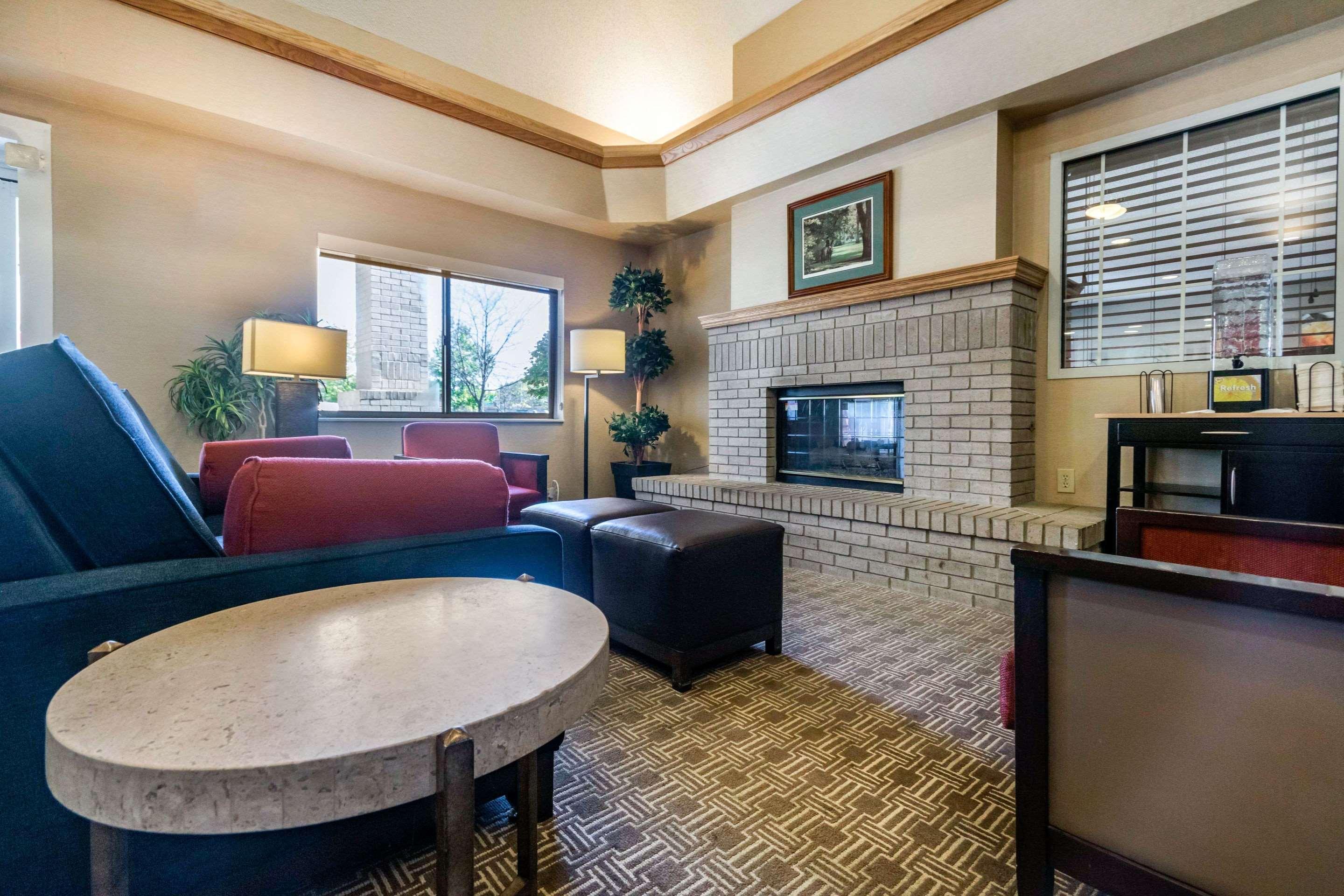 Comfort Suites Keeneland Lexington Bagian luar foto