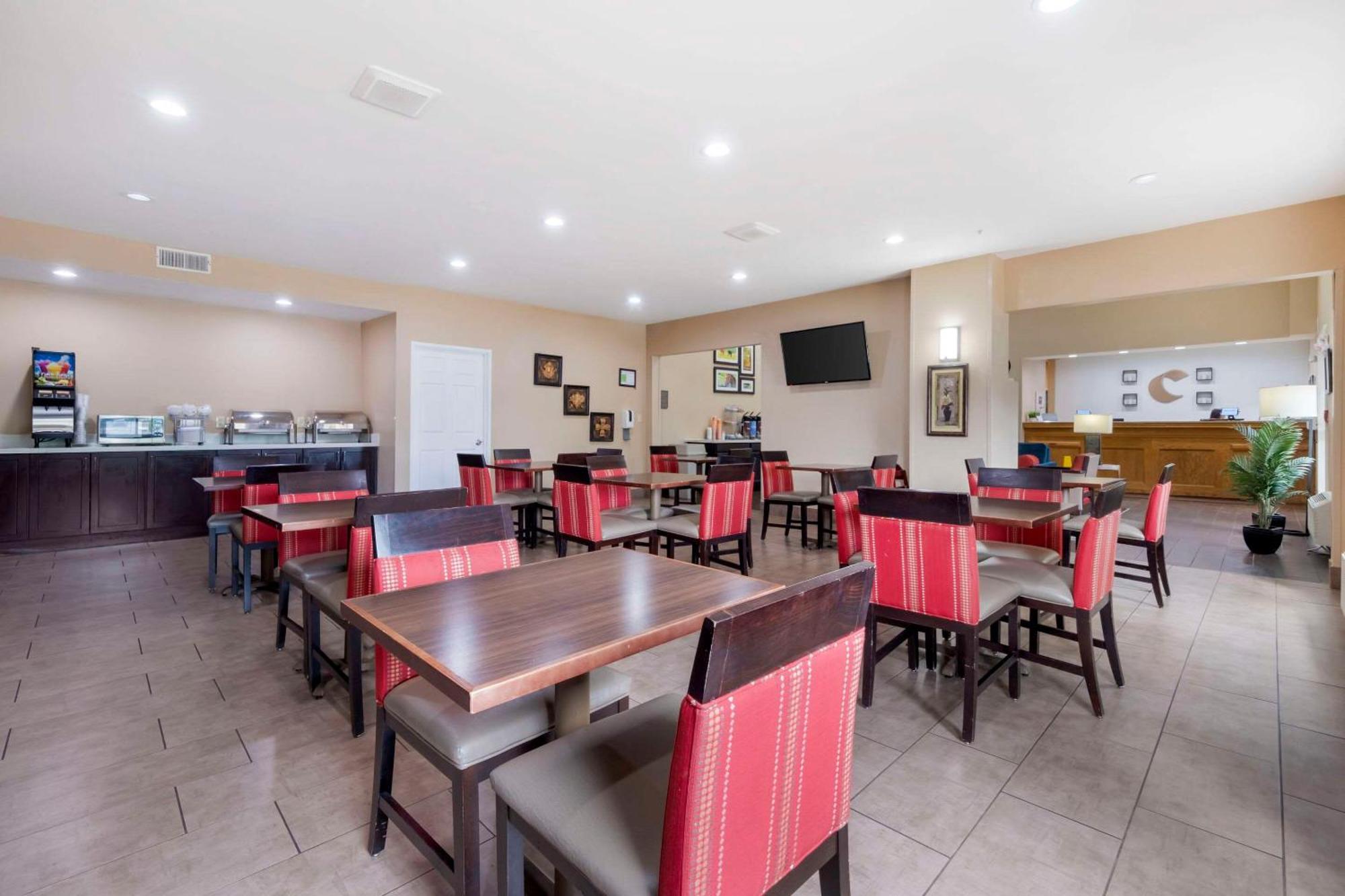 Comfort Suites Keeneland Lexington Bagian luar foto
