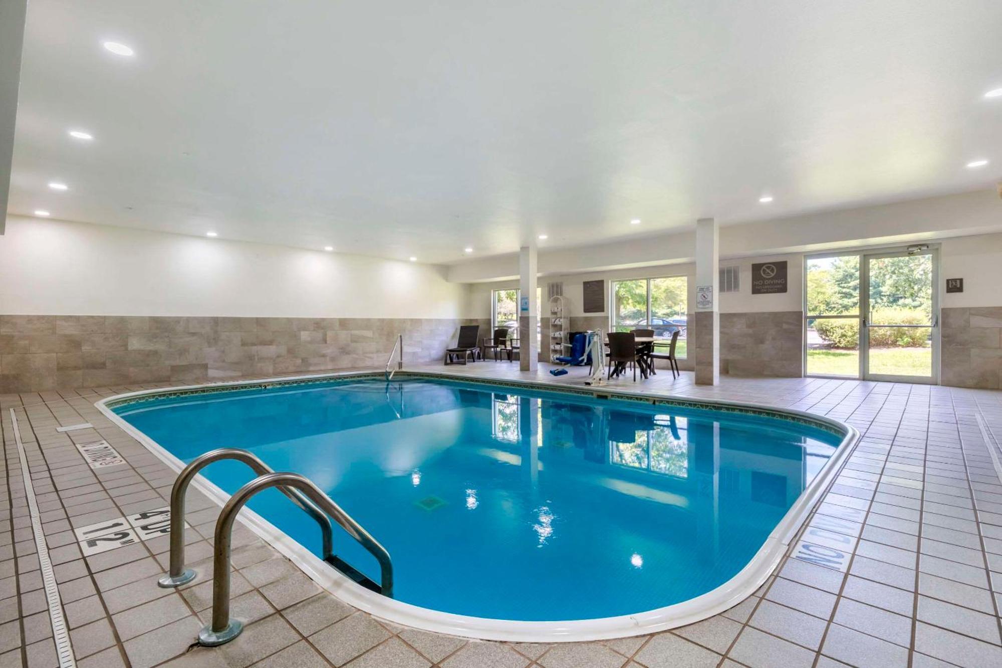Comfort Suites Keeneland Lexington Bagian luar foto