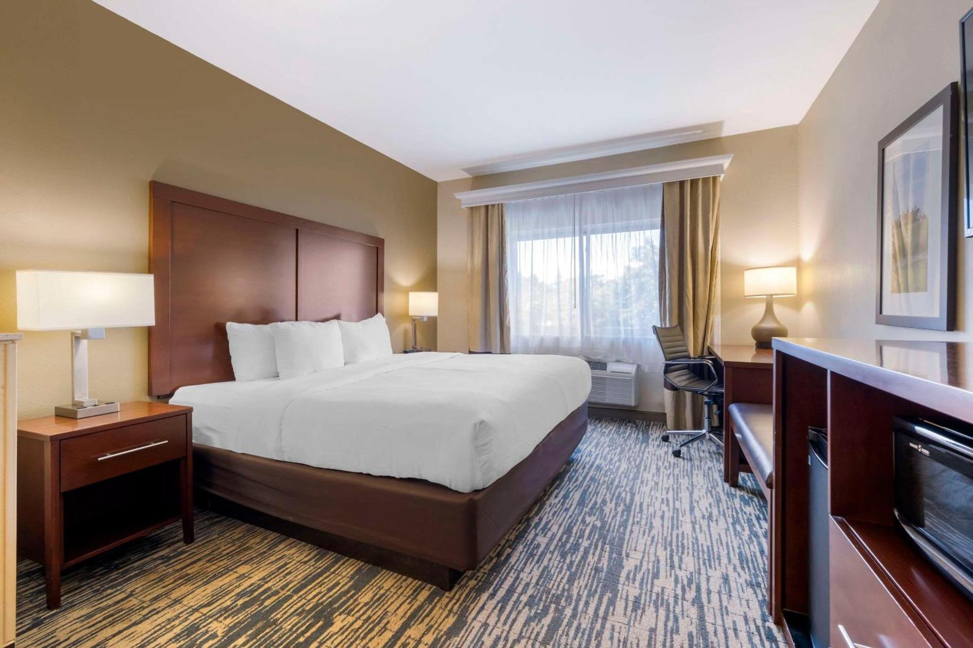 Comfort Suites Keeneland Lexington Bagian luar foto