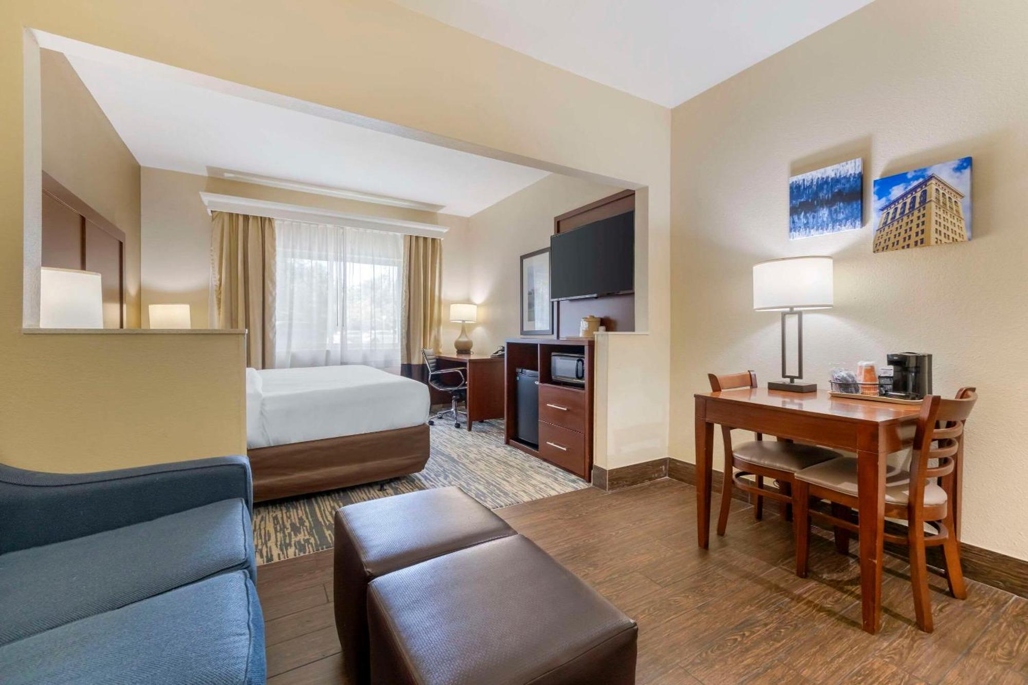 Comfort Suites Keeneland Lexington Bagian luar foto