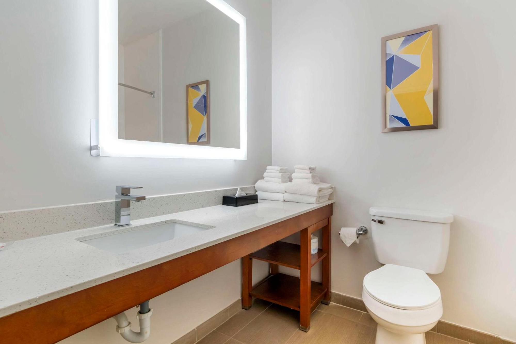 Comfort Suites Keeneland Lexington Bagian luar foto