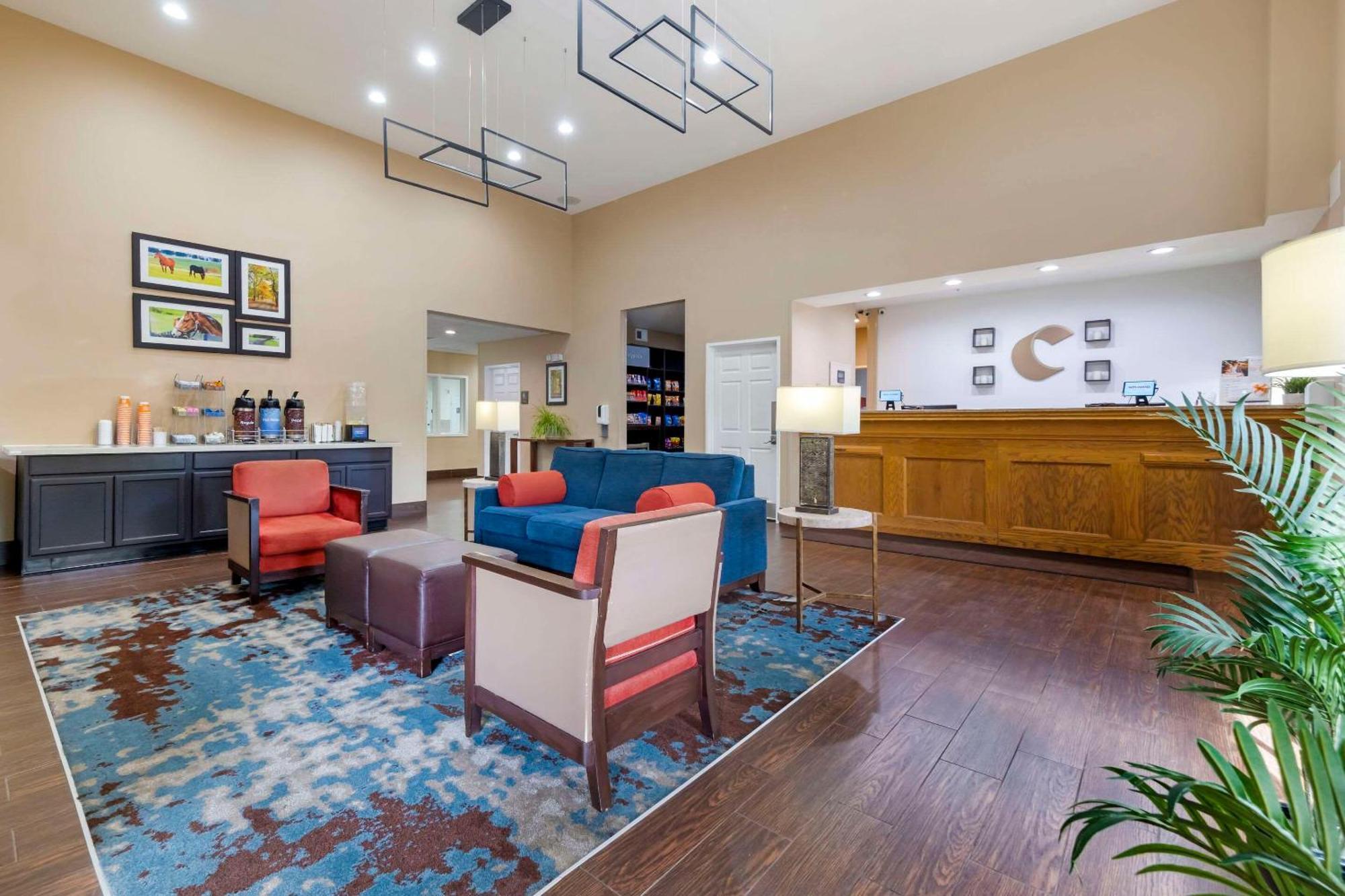 Comfort Suites Keeneland Lexington Bagian luar foto