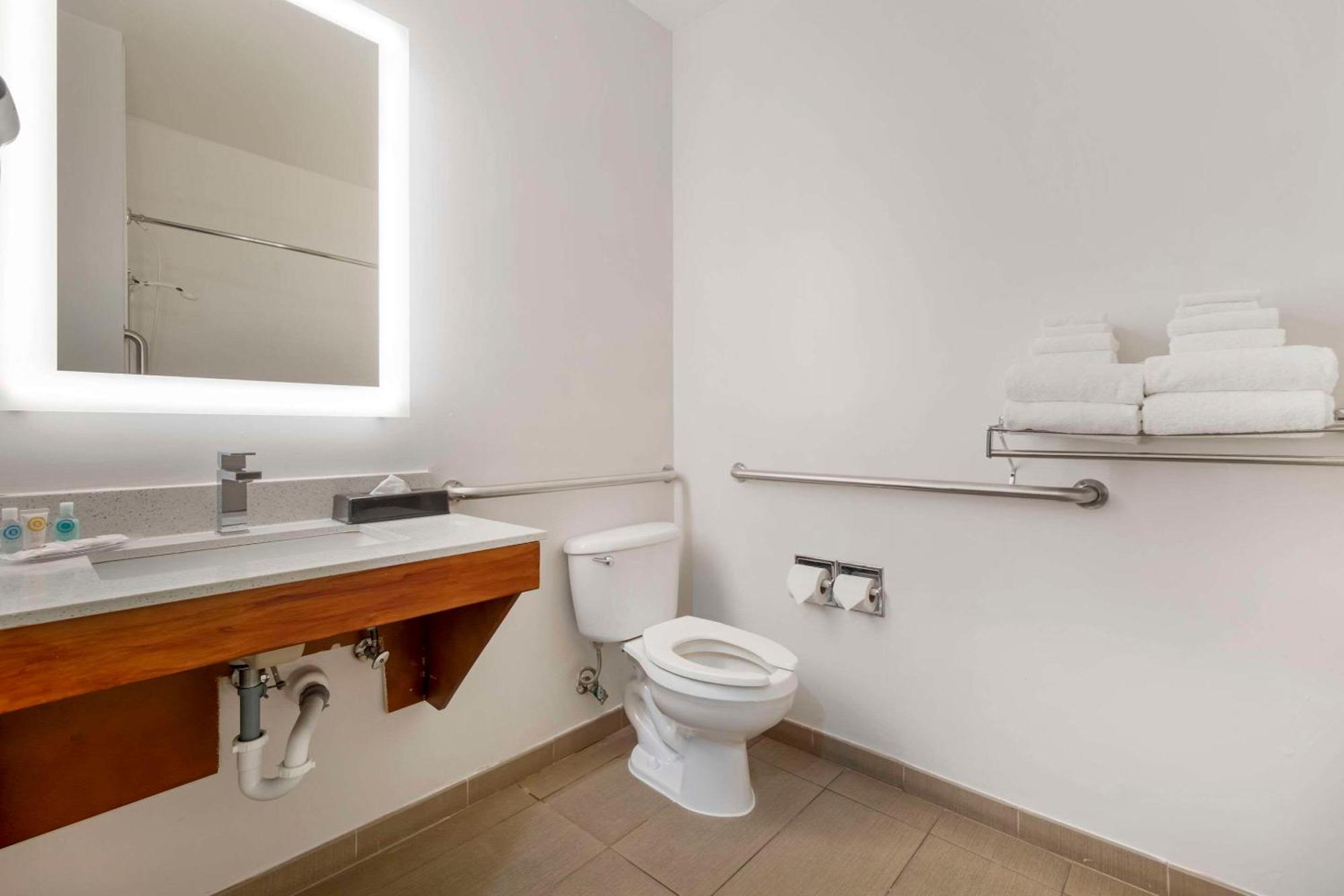 Comfort Suites Keeneland Lexington Bagian luar foto