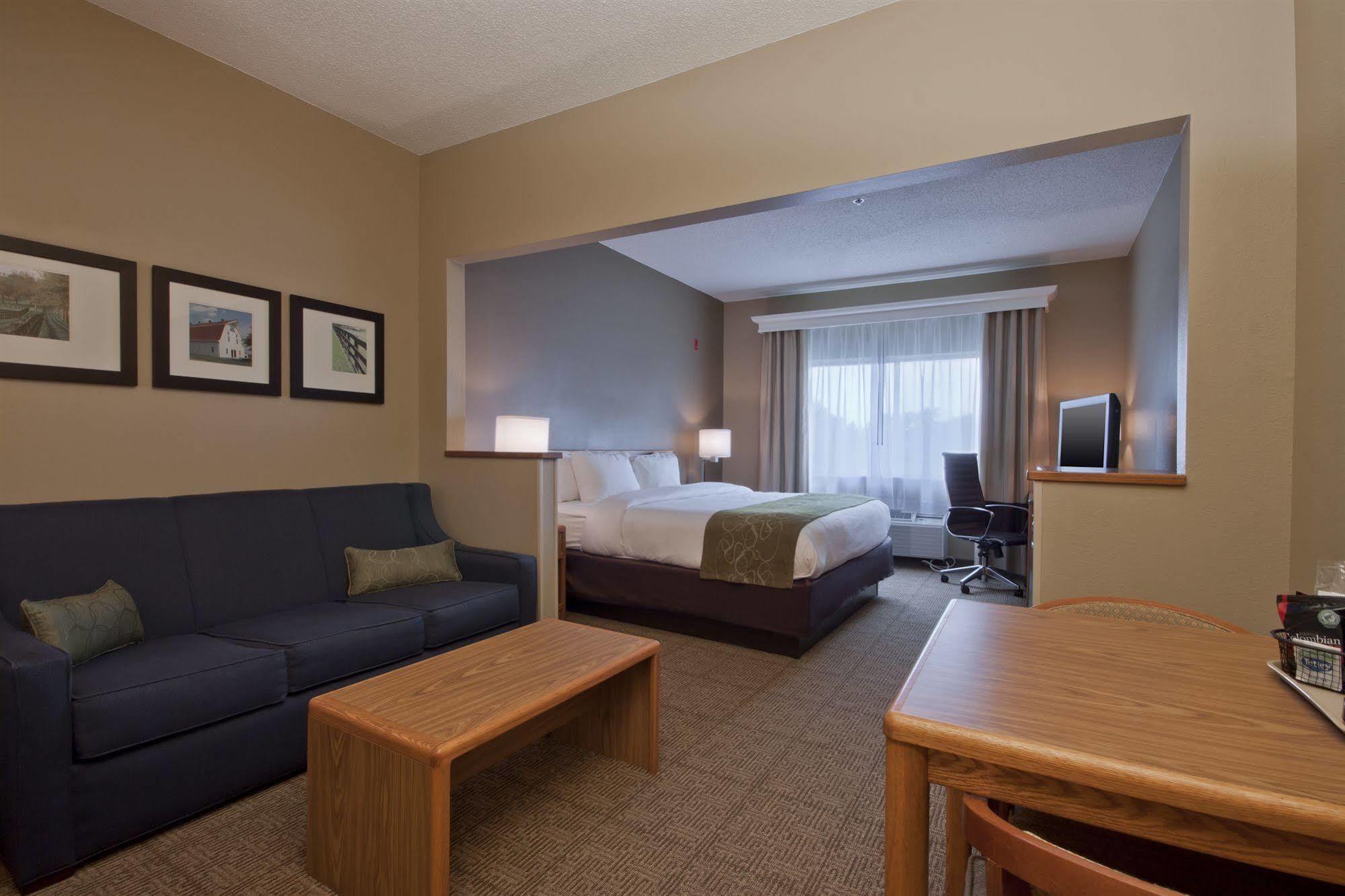 Comfort Suites Keeneland Lexington Bagian luar foto